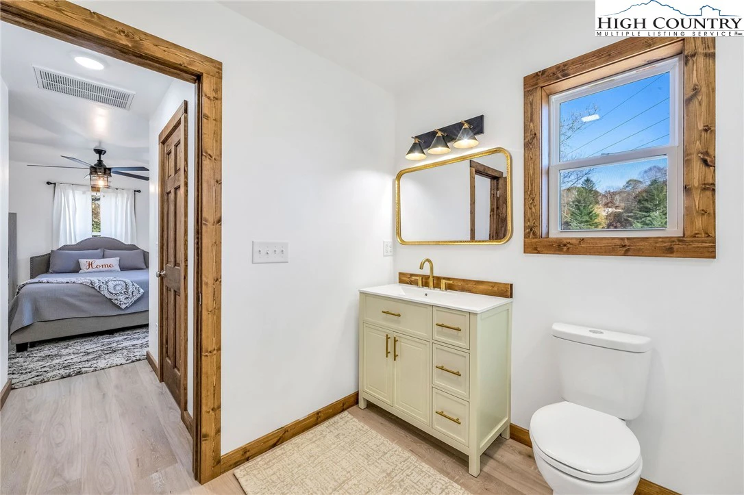 Image number 20 for the current listing
