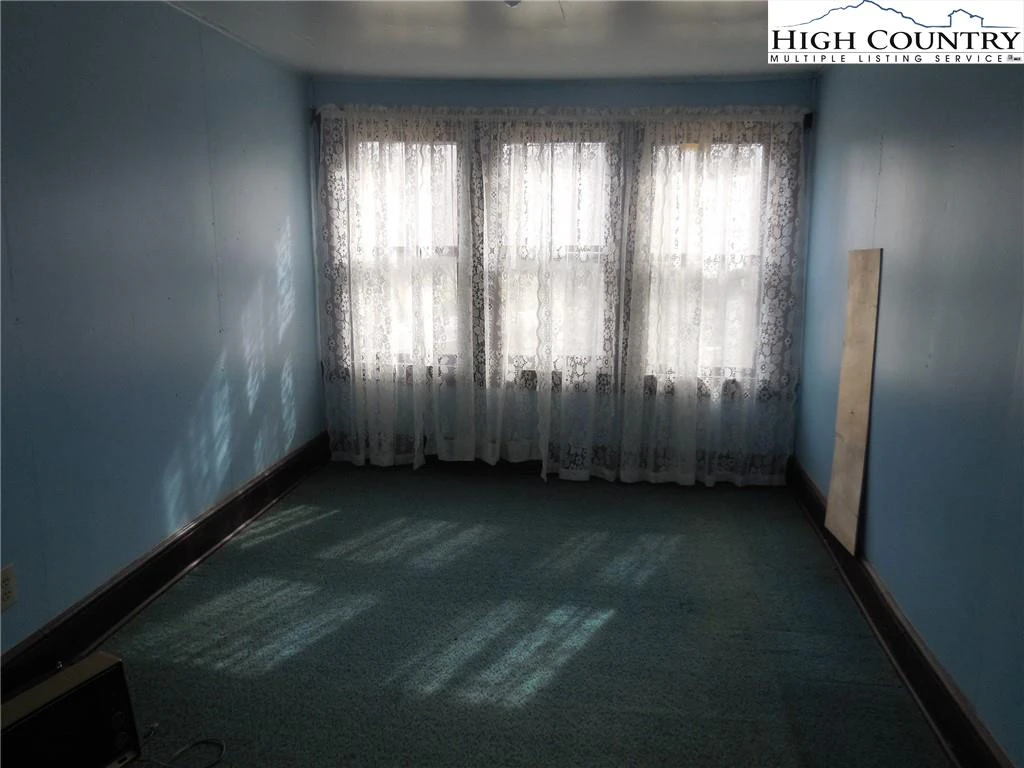 Image number 14 for the current listing
