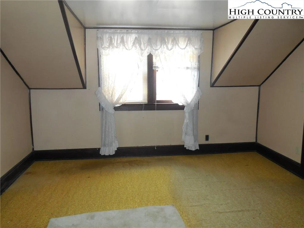 Image number 13 for the current listing