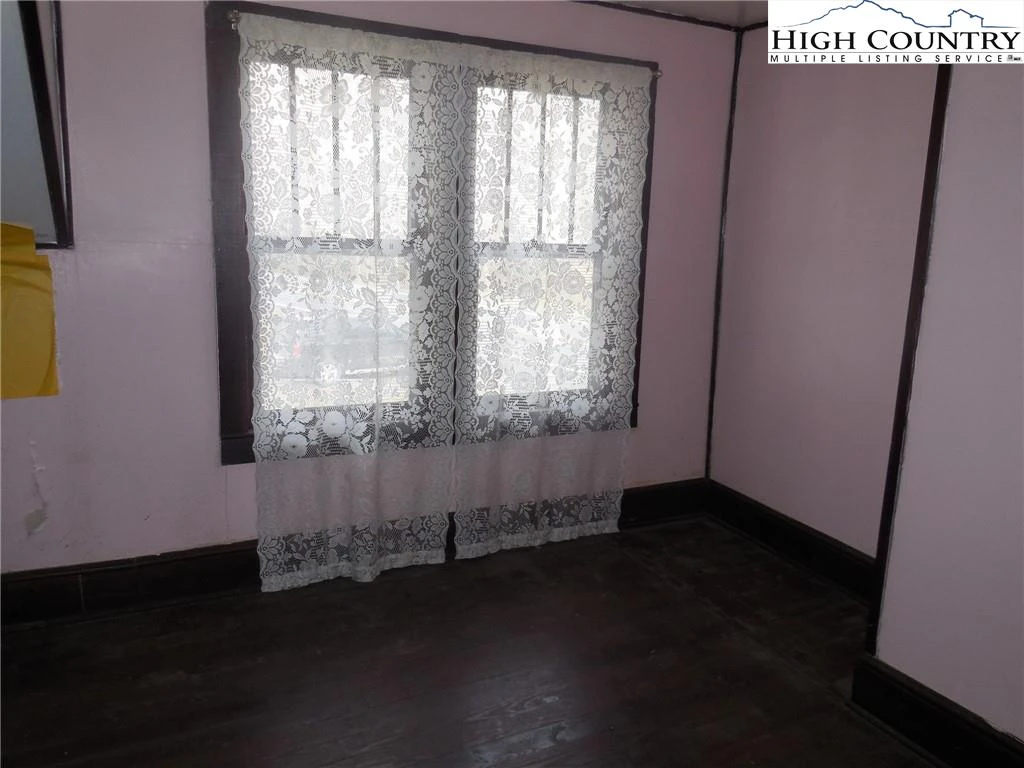 Image number 12 for the current listing