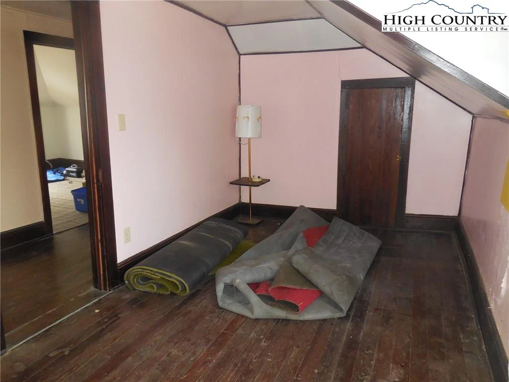Image number 11 for the current listing