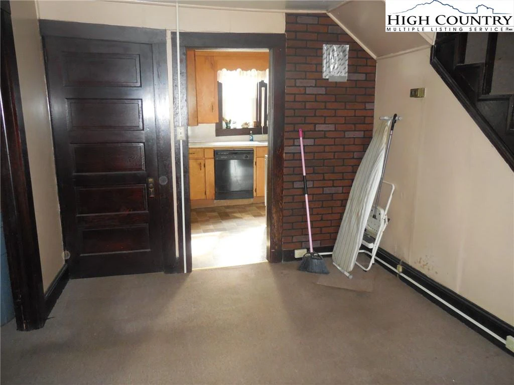 Image number 10 for the current listing