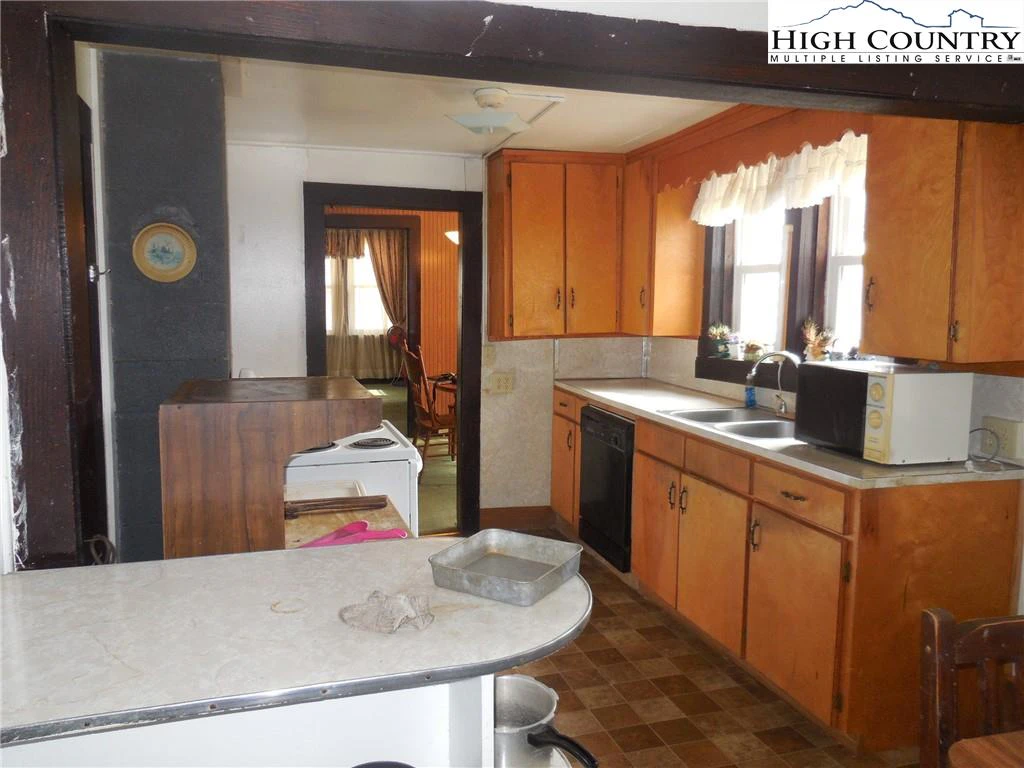 Image number 19 for the current listing