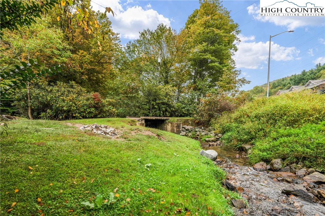 Image number 13 for the current listing