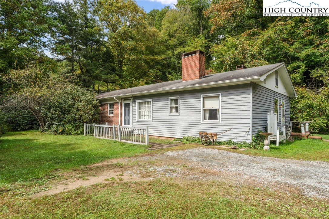 Image number 17 for the current listing