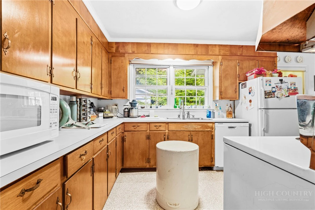 Image number 3 for the current listing