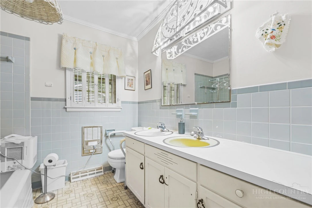 Image number 6 for the current listing