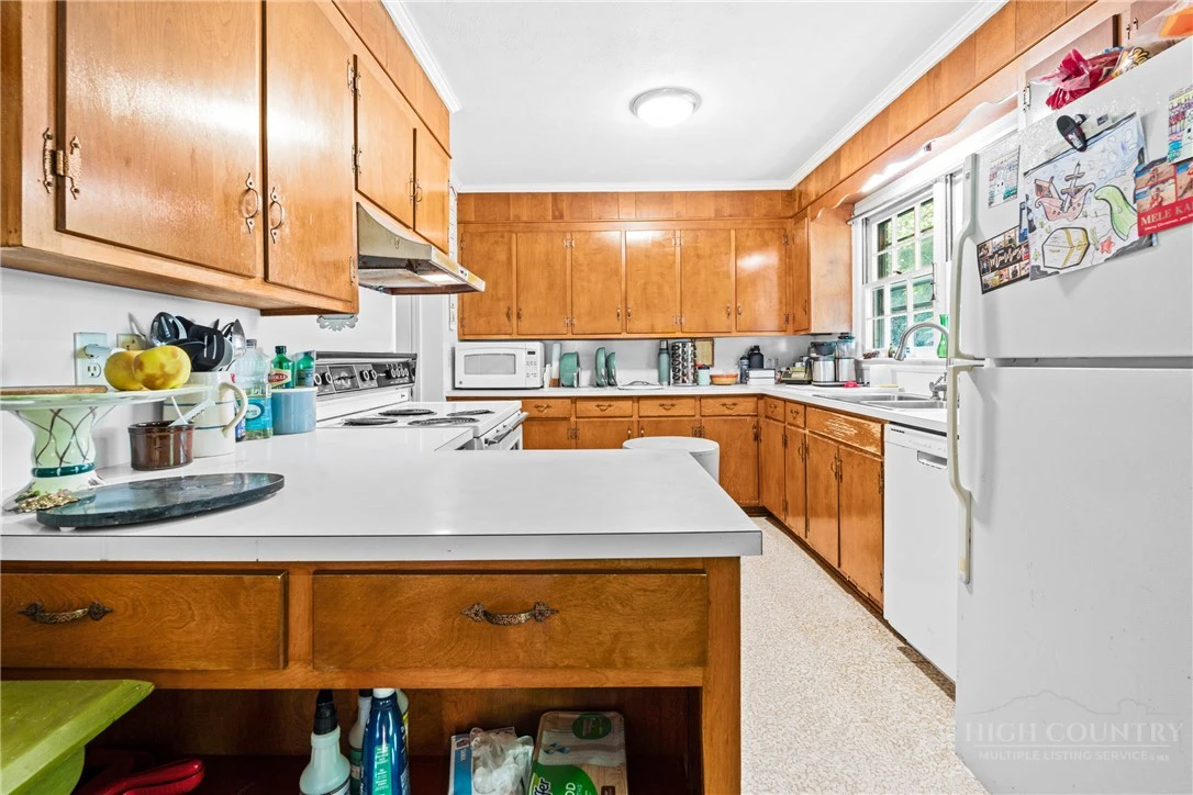 Image number 11 for the current listing