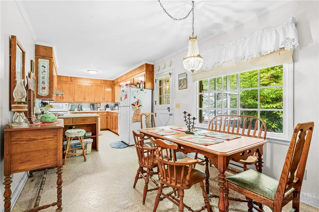 Image number 13 for the current listing