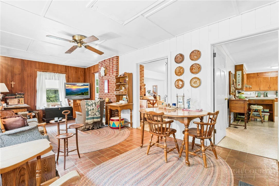 Image number 14 for the current listing