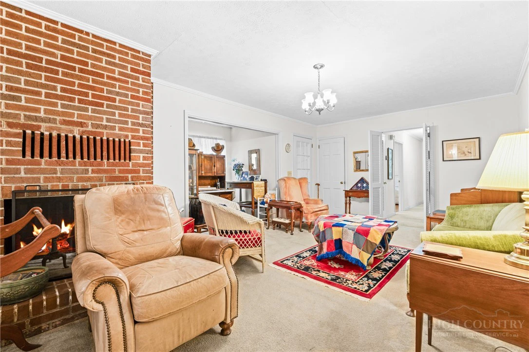 Image number 21 for the current listing