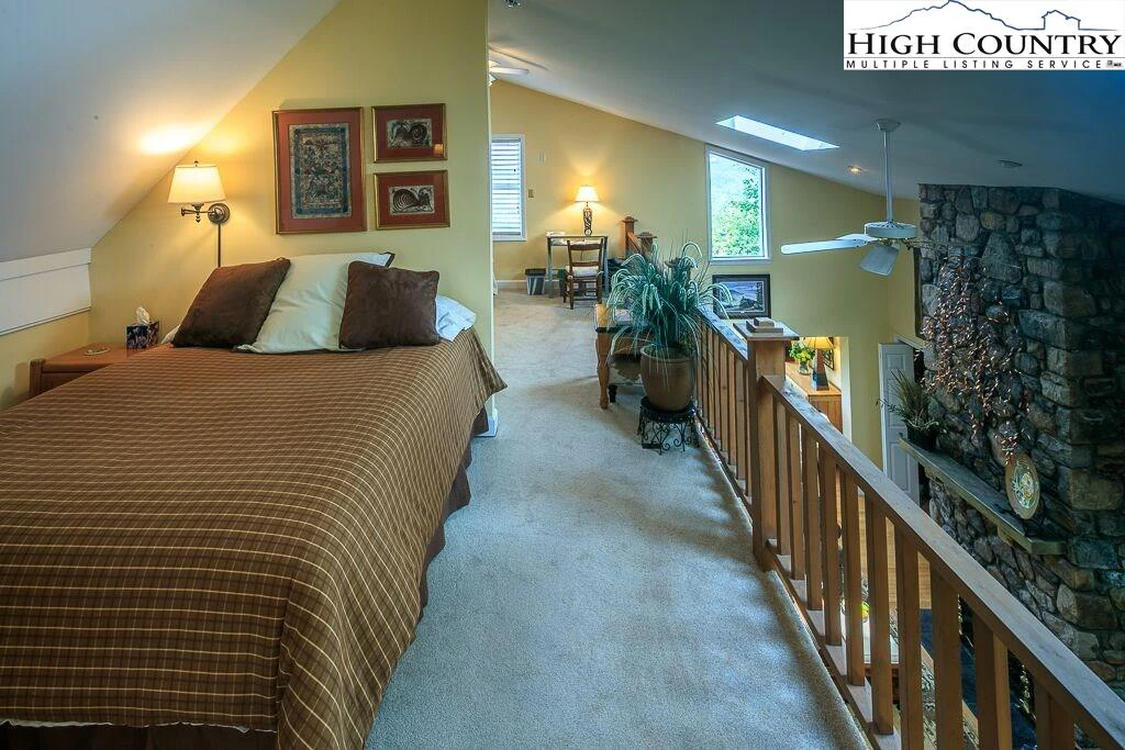 Image number 5 for the current listing