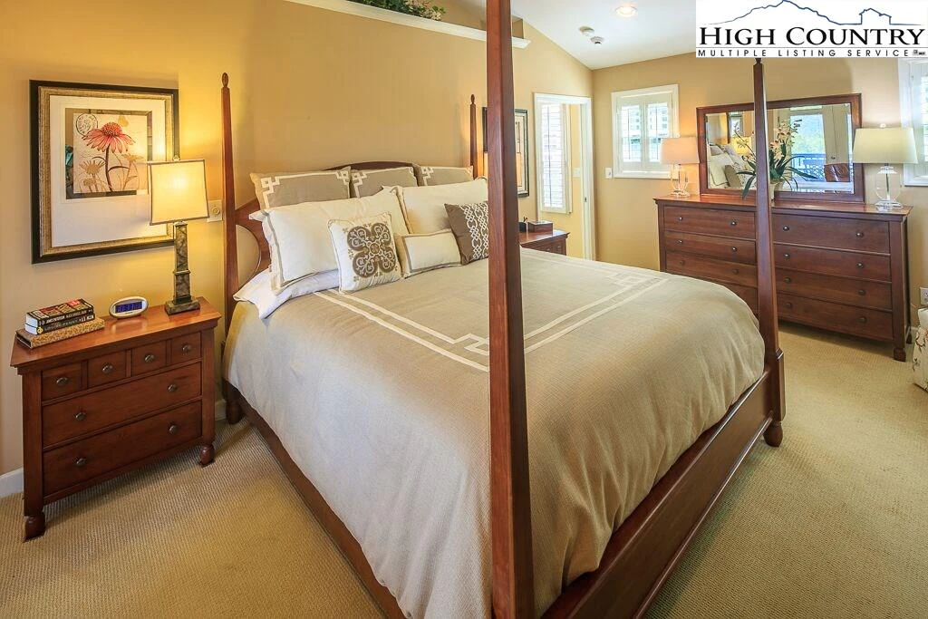 Image number 7 for the current listing