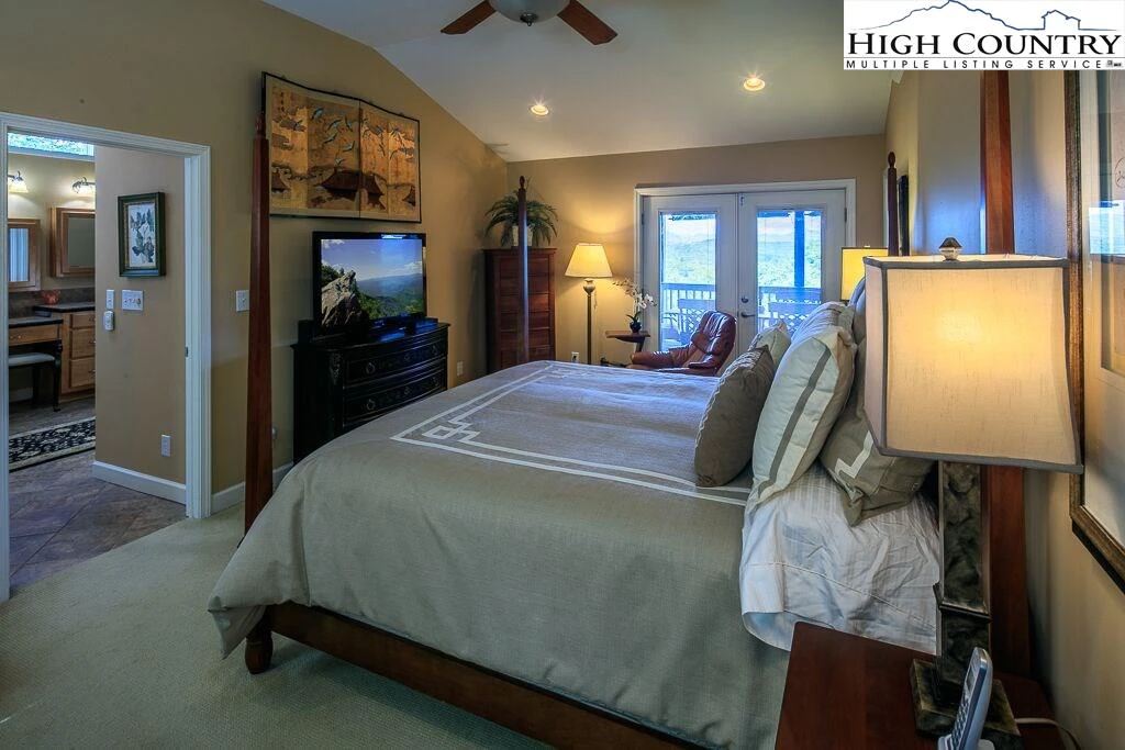 Image number 8 for the current listing