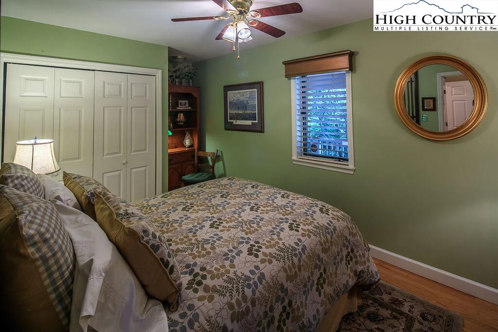 Image number 12 for the current listing
