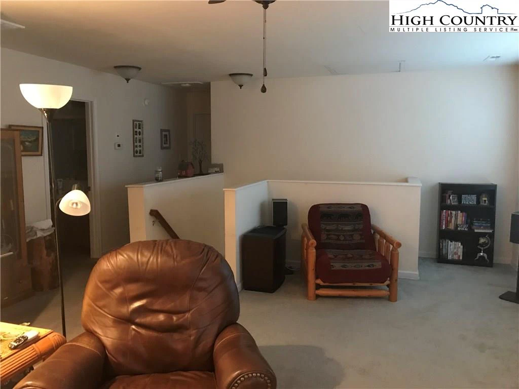 Image number 2 for the current listing