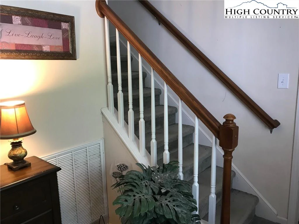 Image number 12 for the current listing
