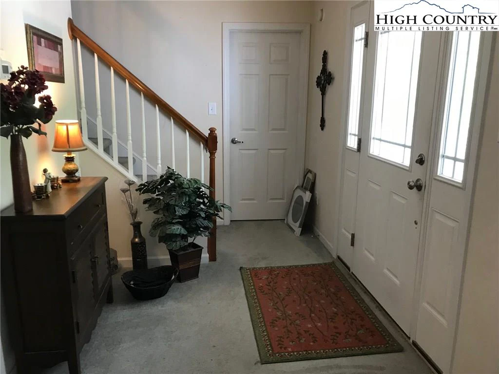 Image number 11 for the current listing