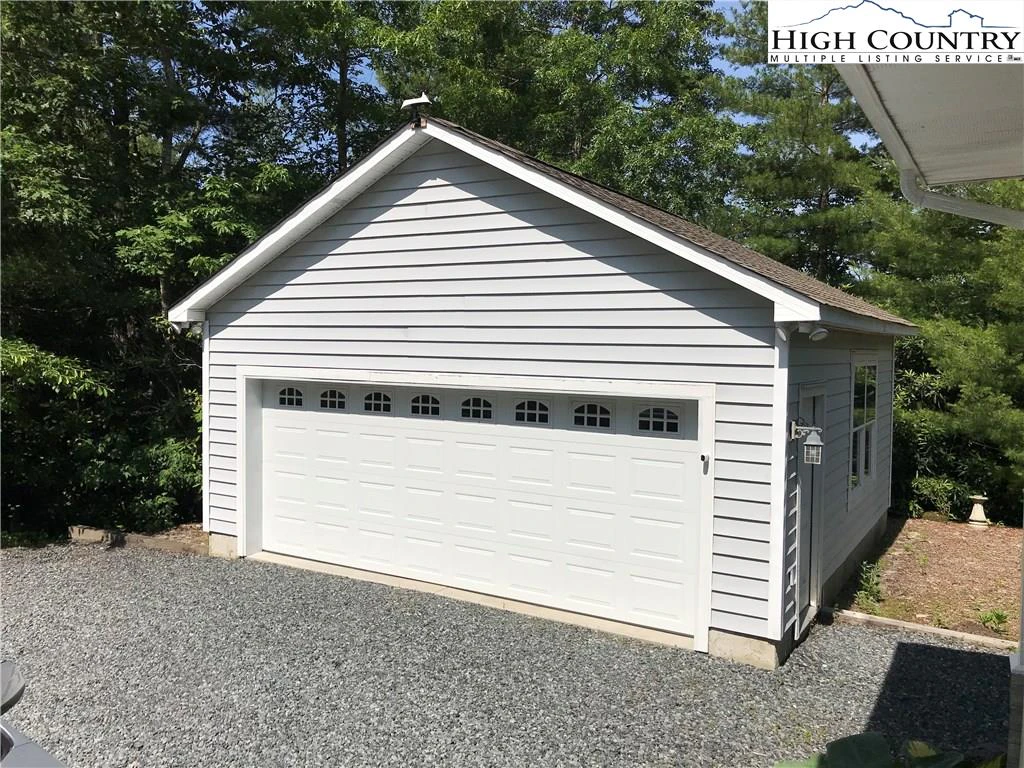 Image number 3 for the current listing