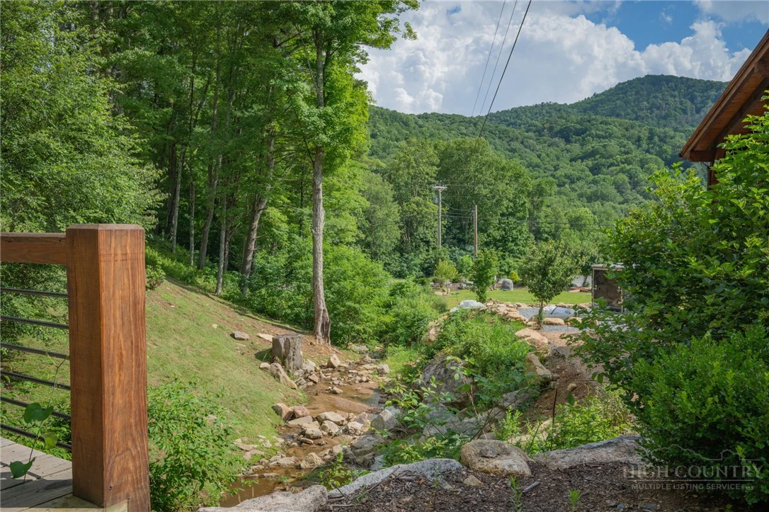 Image number 8 for the current listing