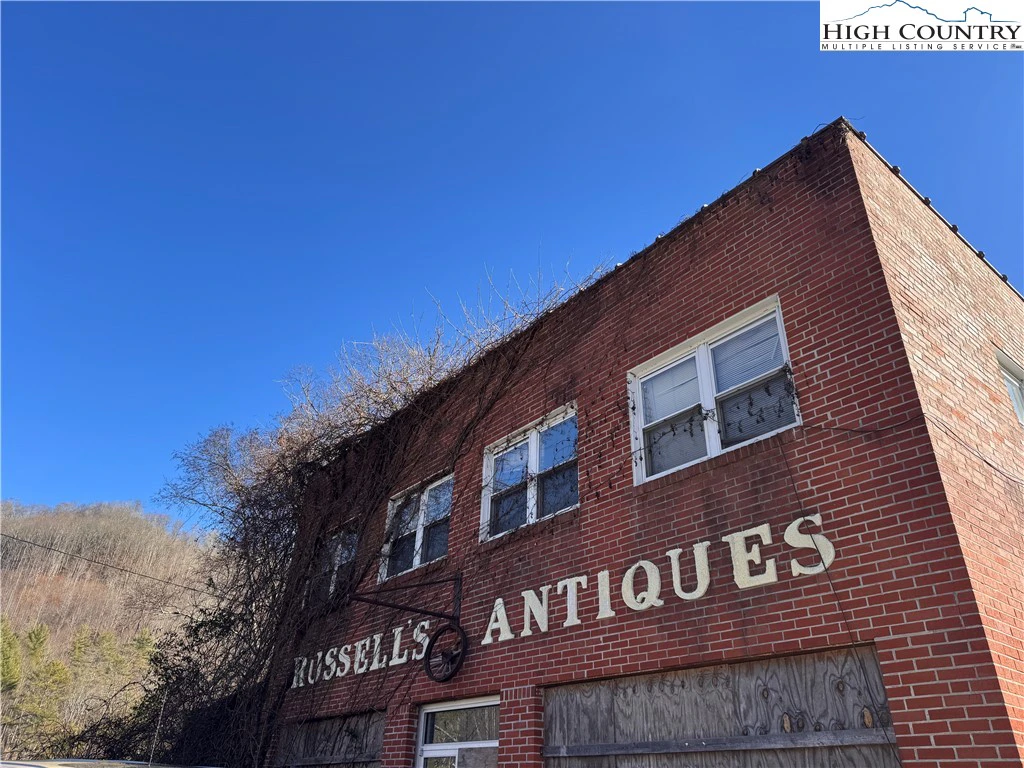 Image number 1 for the current listing