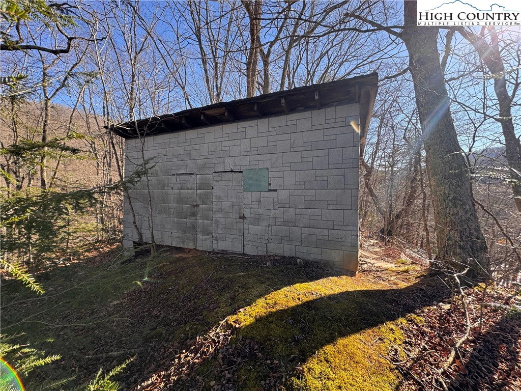 Image number 5 for the current listing