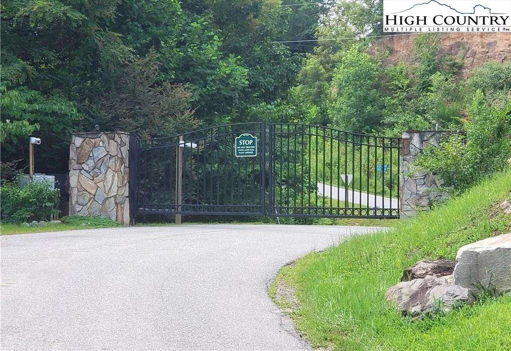 Image number 3 for the current listing