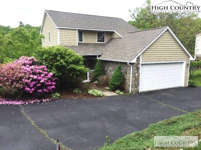 Image number 1 for the current listing