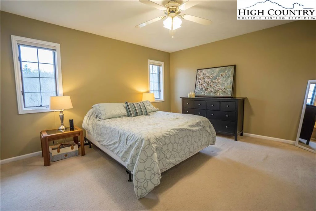 Image number 3 for the current listing