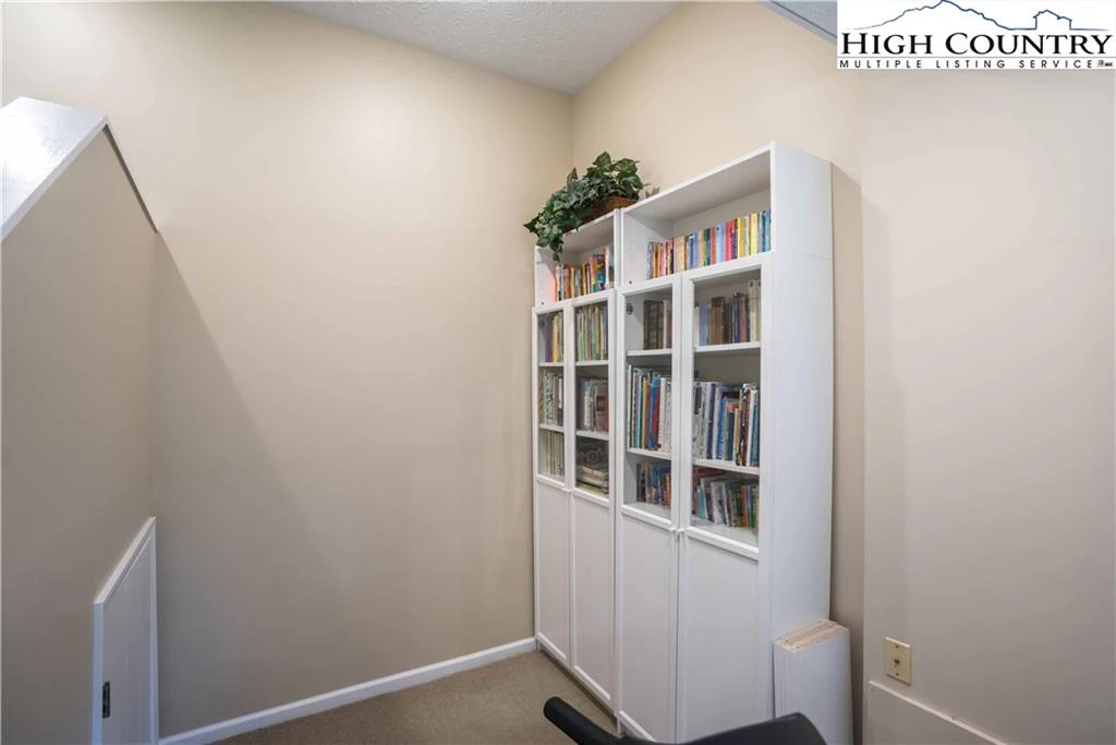 Image number 9 for the current listing