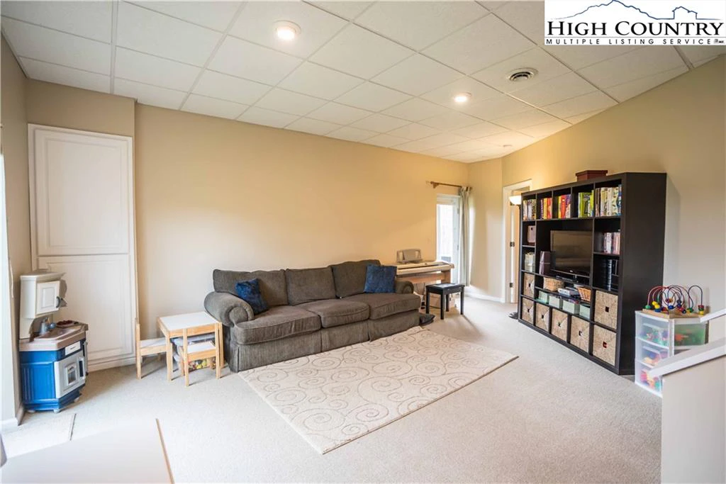 Image number 2 for the current listing