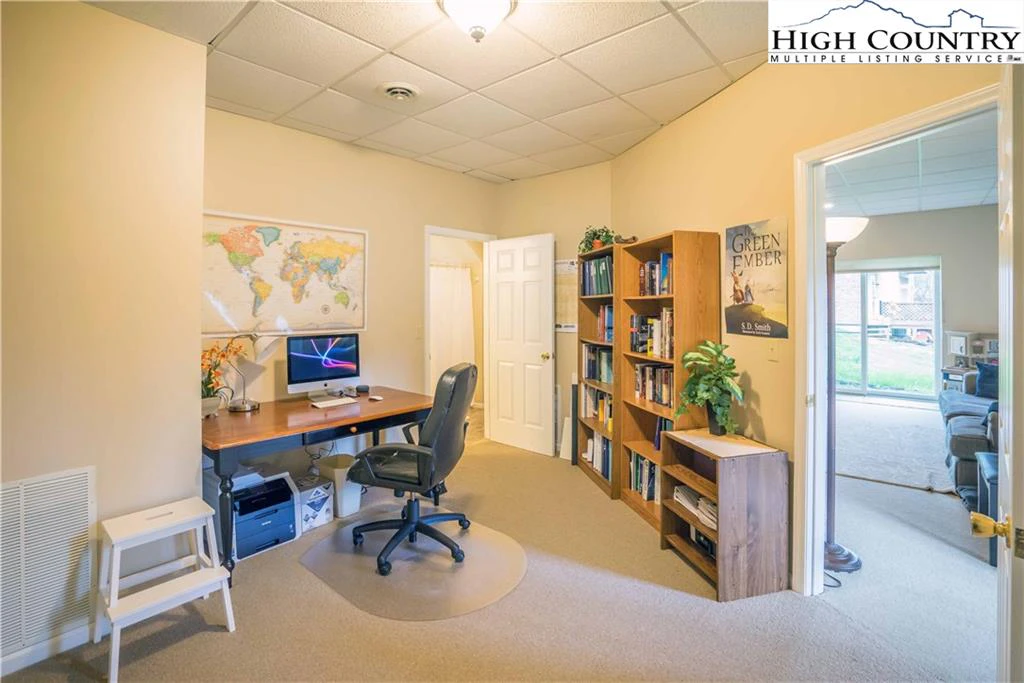 Image number 11 for the current listing
