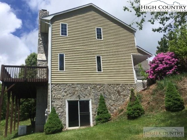Image number 15 for the current listing