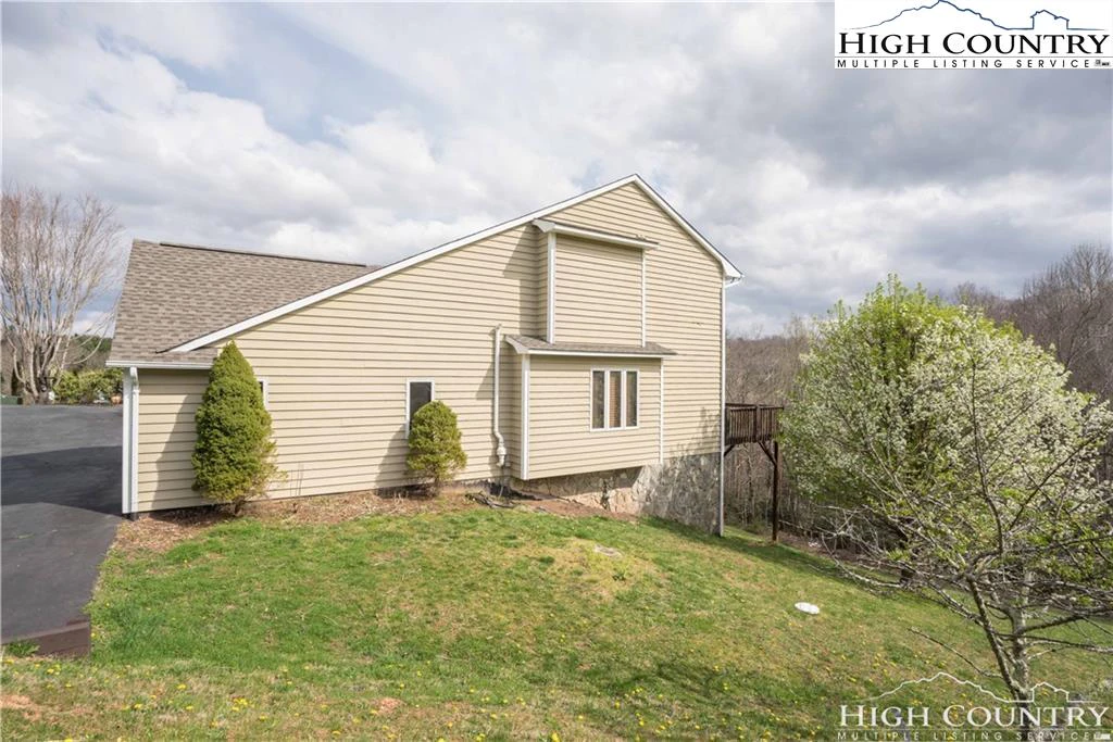 Image number 16 for the current listing