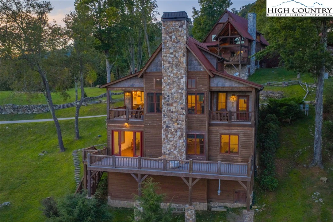 Image number 1 for the current listing