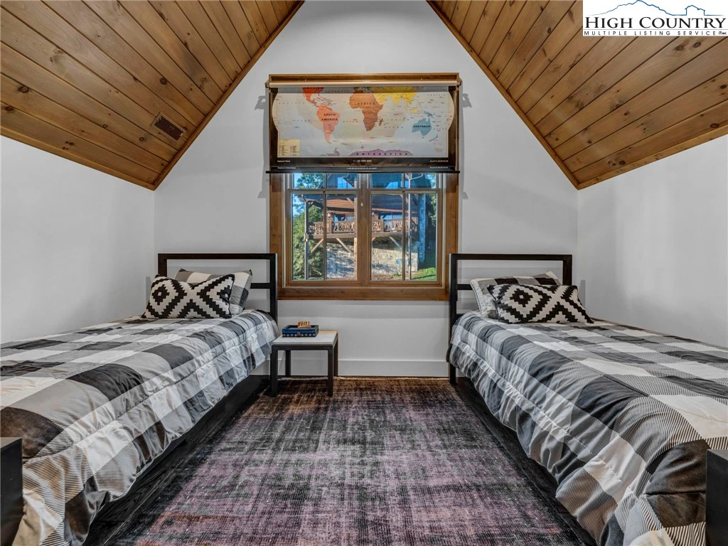 Image number 3 for the current listing