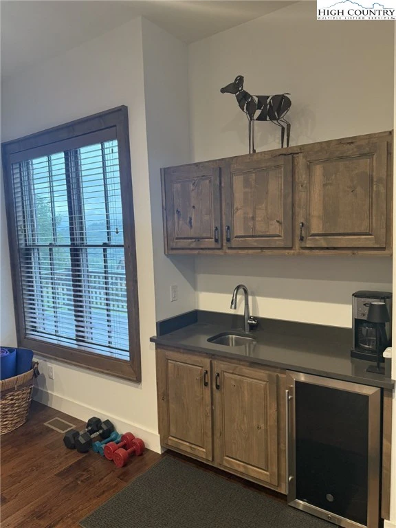 Image number 12 for the current listing