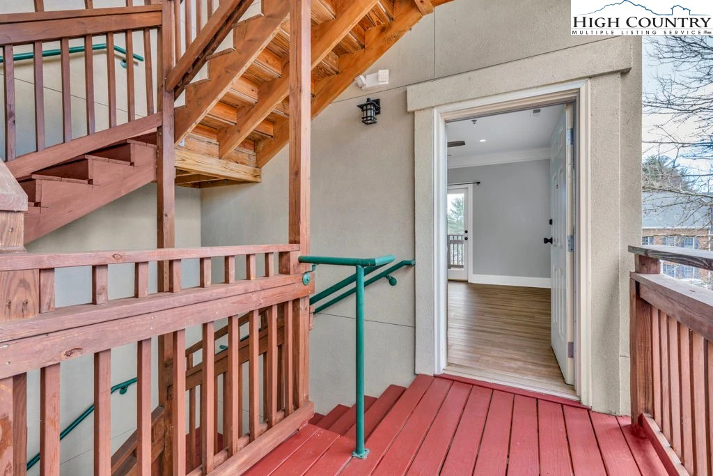 Image number 11 for the current listing