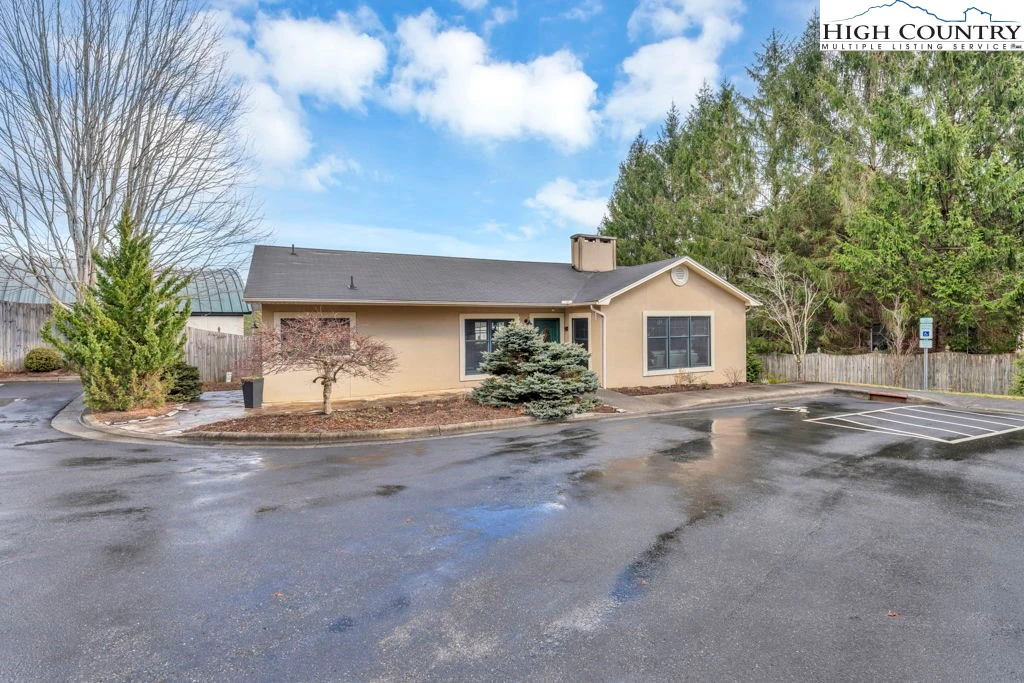 Image number 16 for the current listing