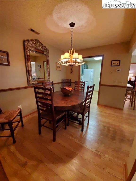 Image number 11 for the current listing