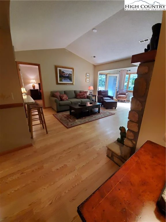 Image number 16 for the current listing