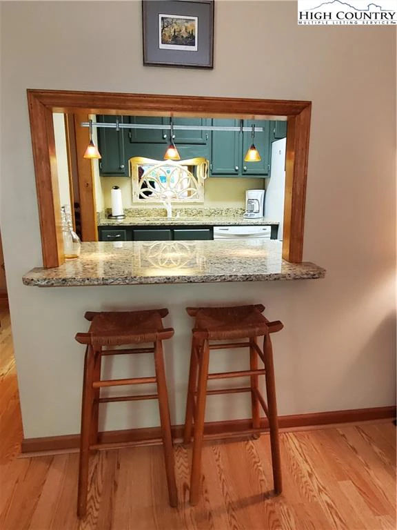 Image number 13 for the current listing