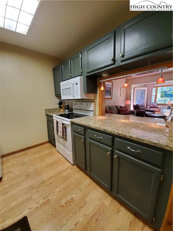 Image number 2 for the current listing