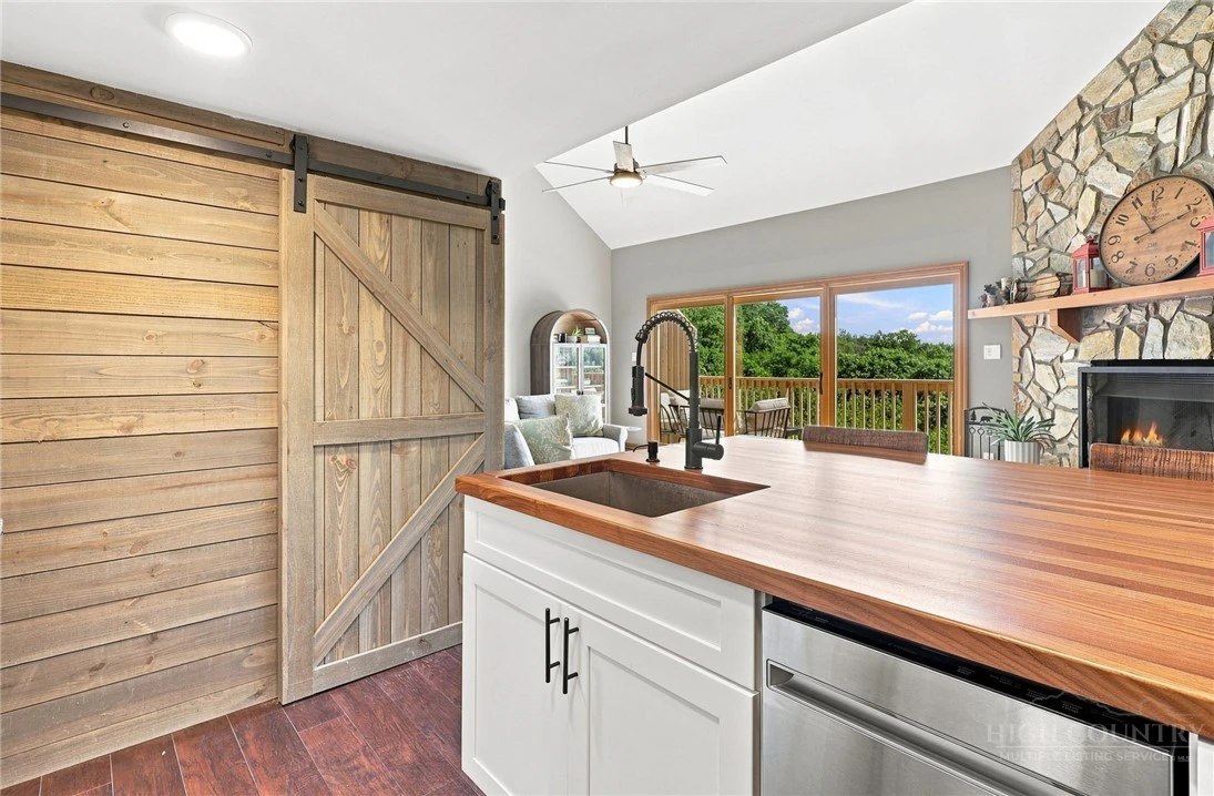 Image number 3 for the current listing