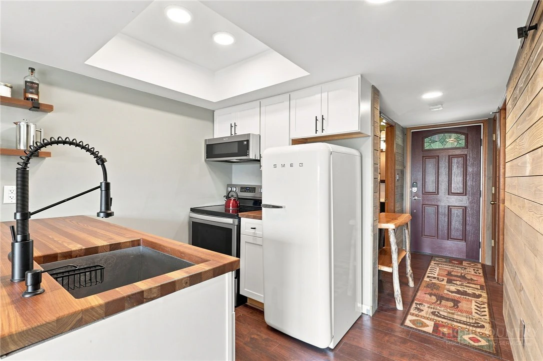 Image number 5 for the current listing