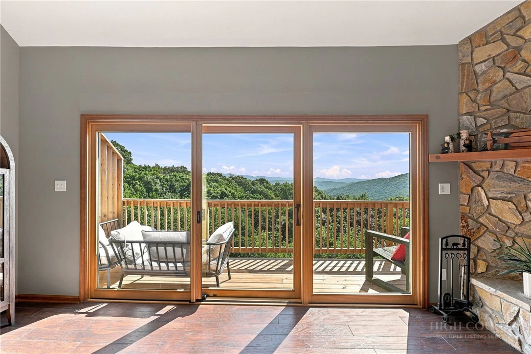 Image number 8 for the current listing