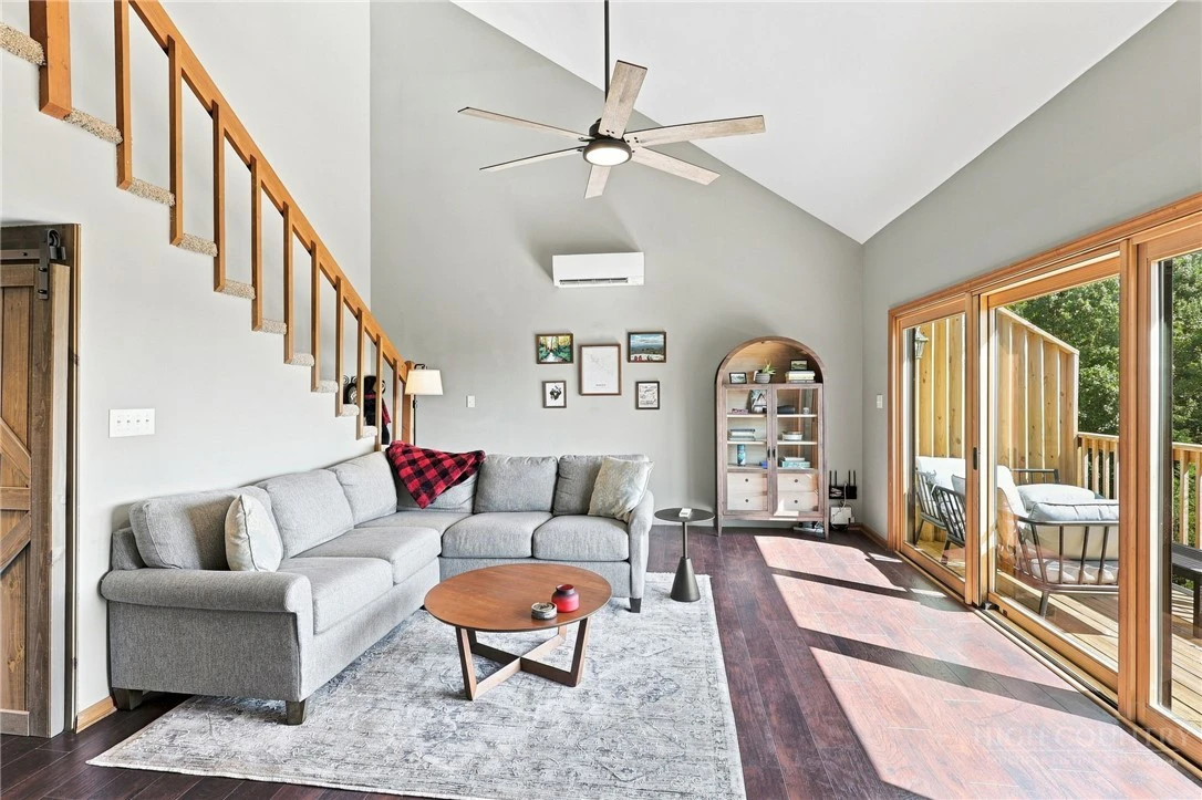 Image number 12 for the current listing