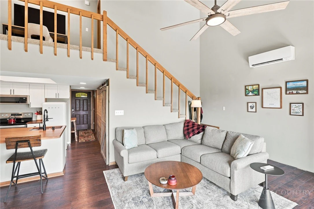 Image number 13 for the current listing