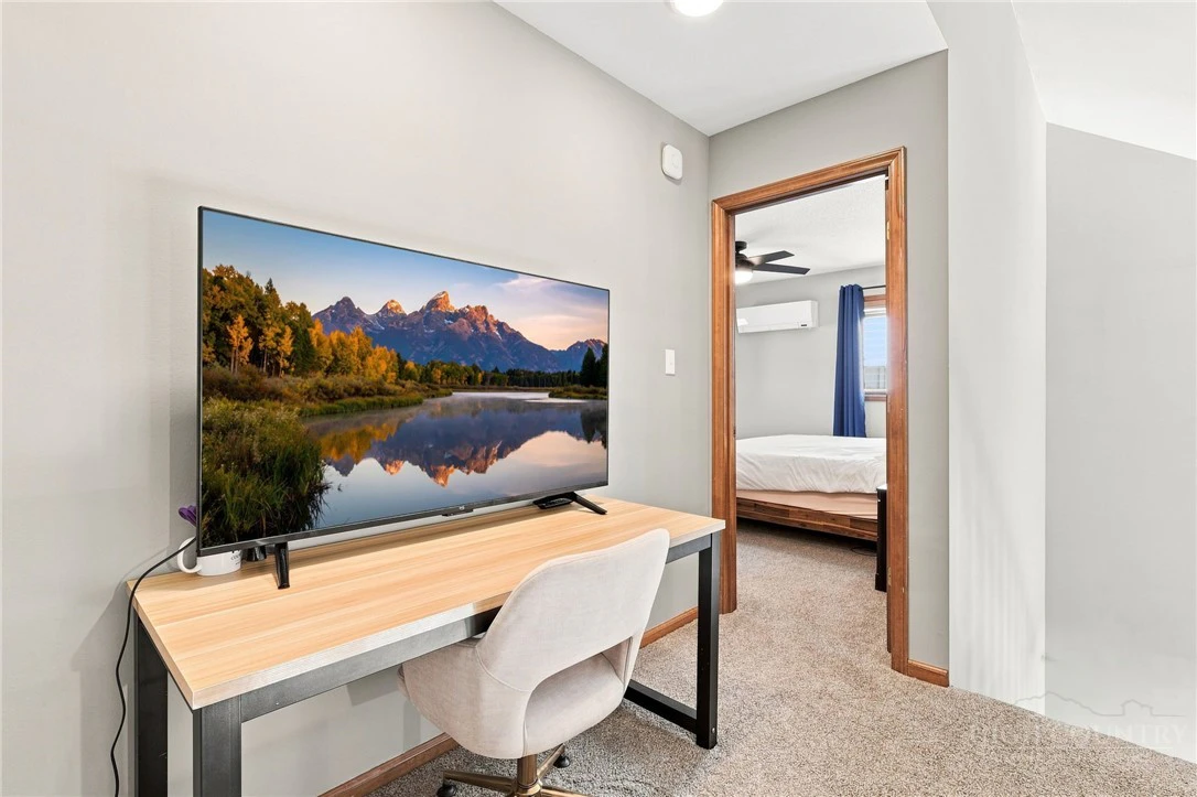 Image number 21 for the current listing