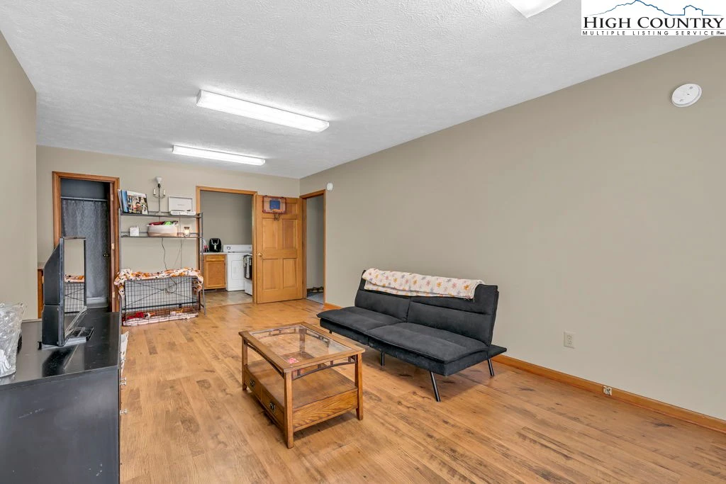 Image number 13 for the current listing